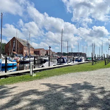 Orth B16 - Toller Hafen-und Ostseeblick *